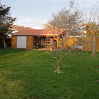 Abri de jardin en béton aspect bois 1 pente avec auvent Abri de jardin en béton aspect bois 1 pente avec auvent
